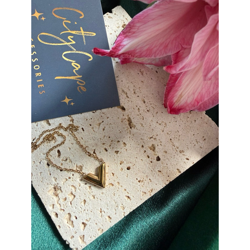 【Victory Goddess】Urban Mark V 316L Titanium Steel V-Shaped Necklace | 18K Gold Plated Clavicle Chain
