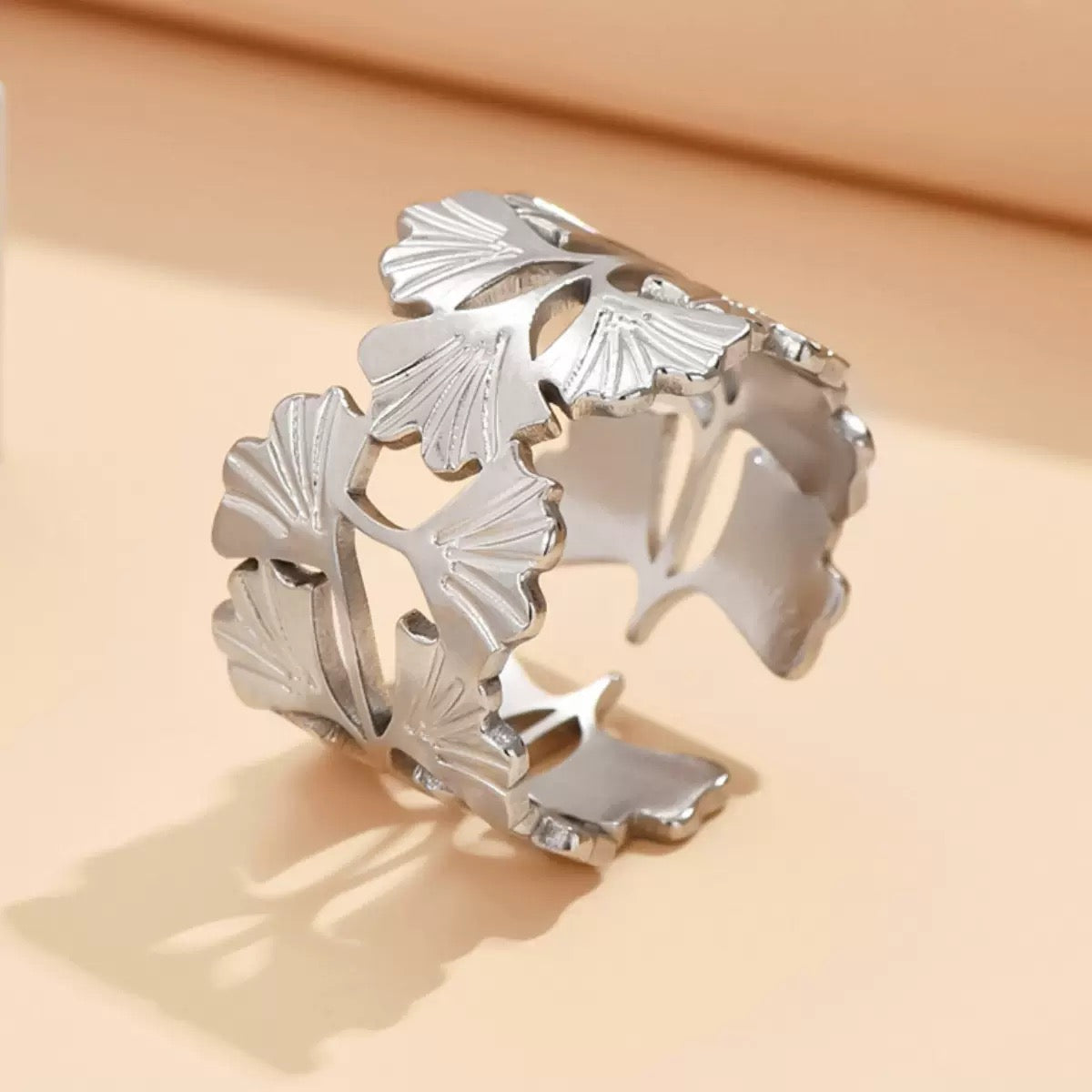 【Urban Flora｜Leaf Pattern Engraved Open Ring】CityCape© 316L Titanium Steel｜18K Gold｜Hypoallergenic Design