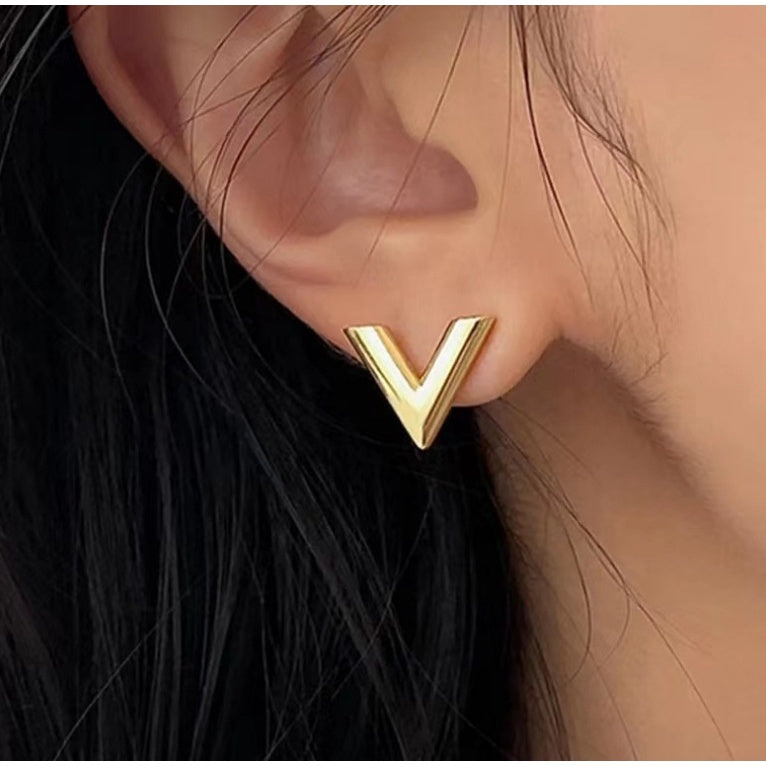 【Triumphal Arch Glory】Urban Angle 316L Titanium Steel Geometric V-shaped Stud Earrings