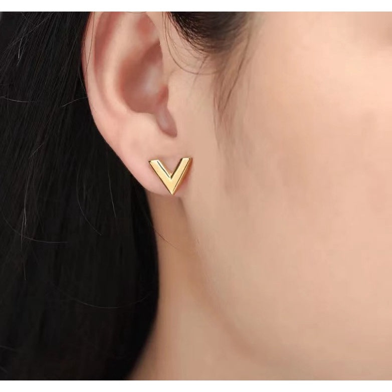 【Triumphal Arch Glory】Urban Angle 316L Titanium Steel Geometric V-shaped Stud Earrings