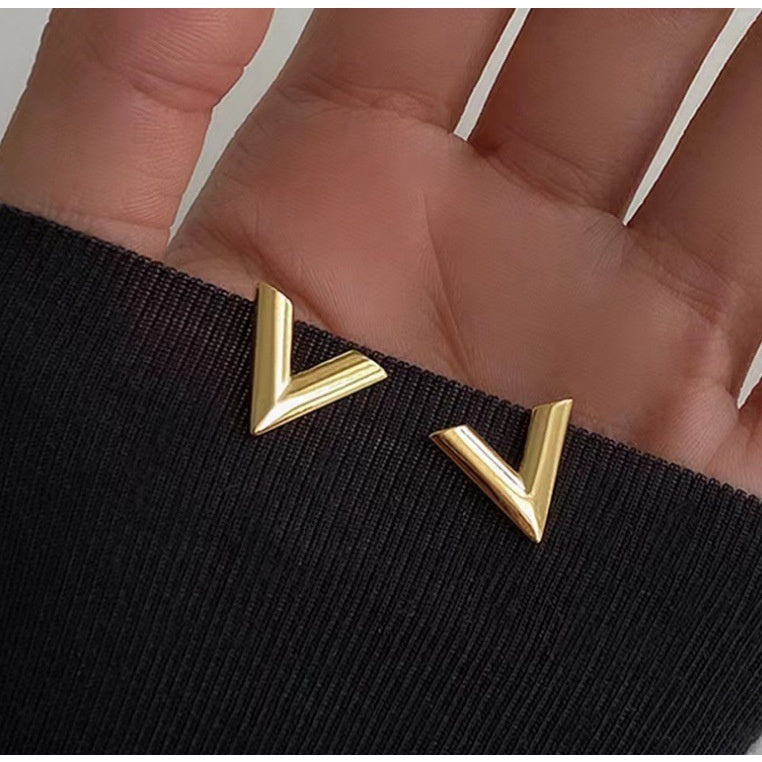 【Triumphal Arch Glory】Urban Angle 316L Titanium Steel Geometric V-shaped Stud Earrings