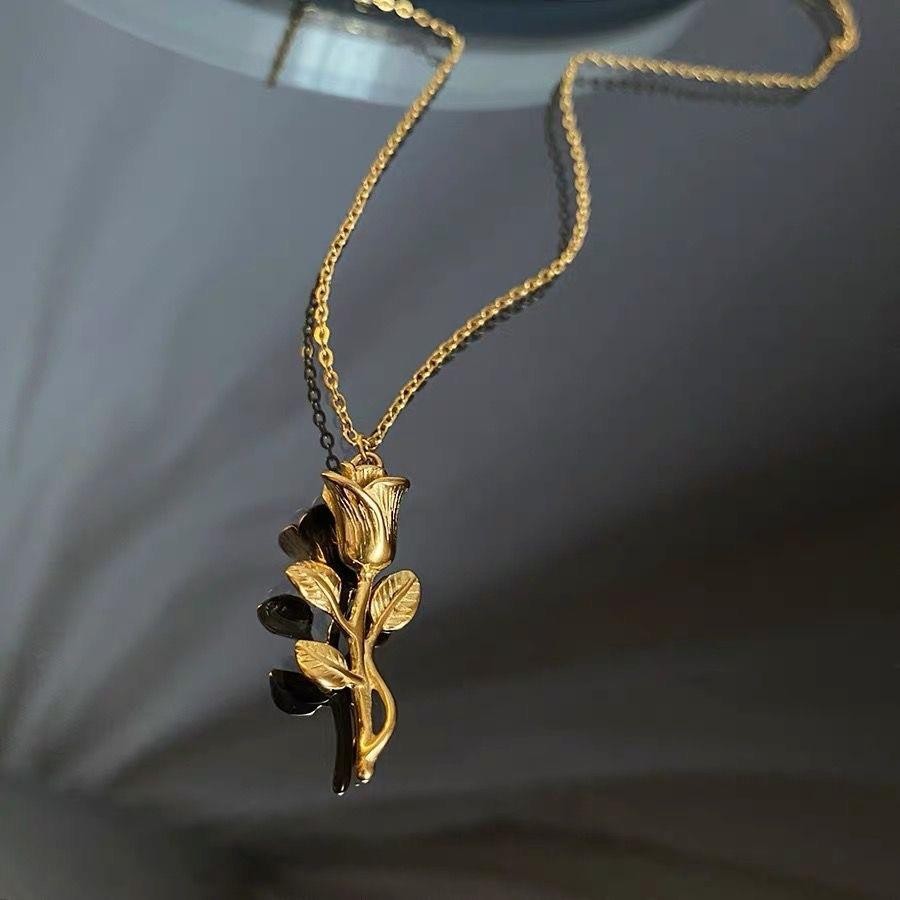 【永恆玫瑰】Urban Rose｜18K 鍍金復古玫瑰項鍊  CityCape© 都會浪漫系列｜不鏽鋼 18K 鍍金｜立體玫瑰設計