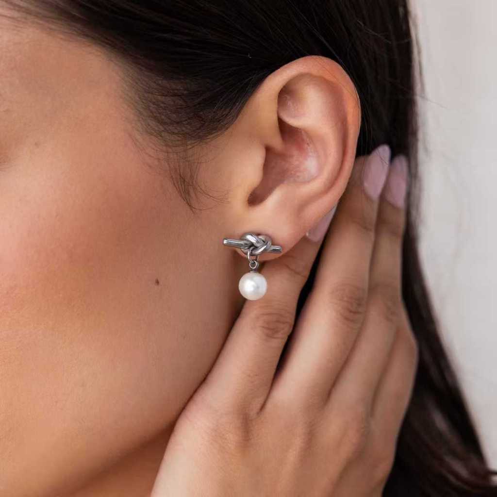 【Urban Knot Pearl｜Structured Pearl Earrings】CityCape© 316L Titanium Steel｜18K Gold｜Hypoallergenic Design