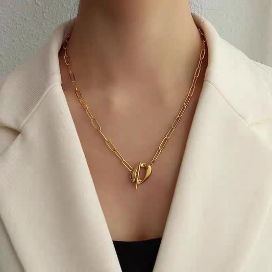 Urban Knot 316L Titanium Steel Twisted T-Bar Necklace | 18K Gold Plated Structured Collarbone Chain