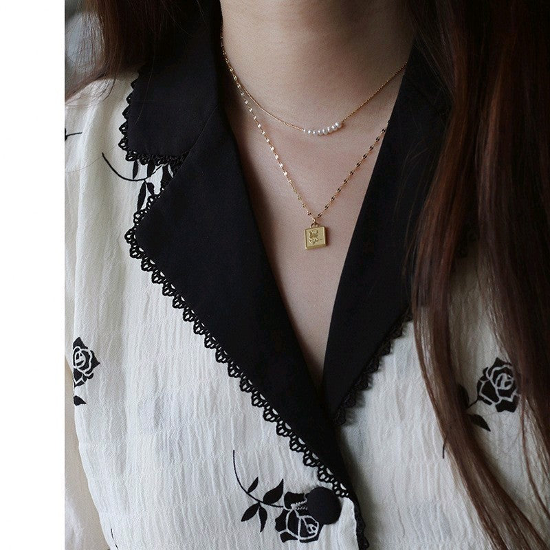 【Urban Memoir｜French Rose Pearl Double-Layered Badge Necklace】 CityCape© 316L Titanium Steel｜18K Gold｜French City Collection