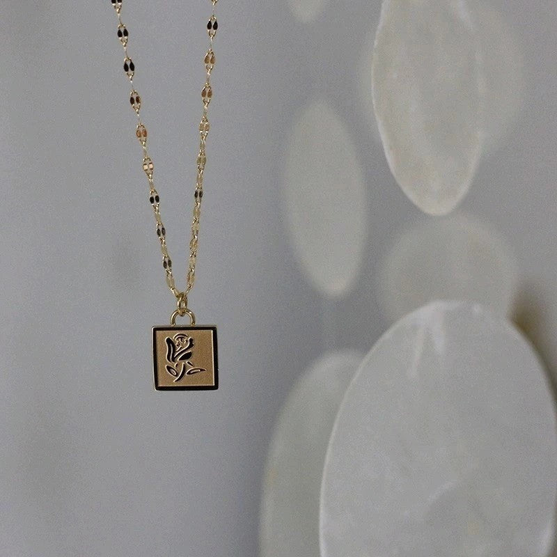 【Urban Memoir｜French Rose Pearl Double-Layered Badge Necklace】 CityCape© 316L Titanium Steel｜18K Gold｜French City Collection