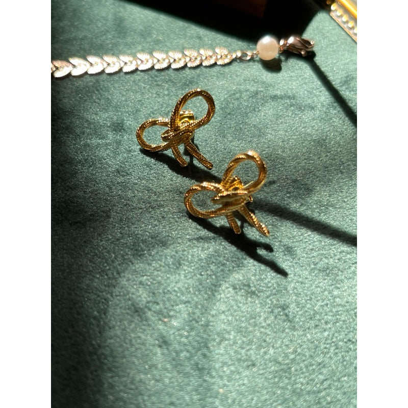 【Urban Knot｜Dimensional Bow Stud Earrings】CityCape© 316L Titanium Steel｜18K Gold｜Hypoallergenic Design