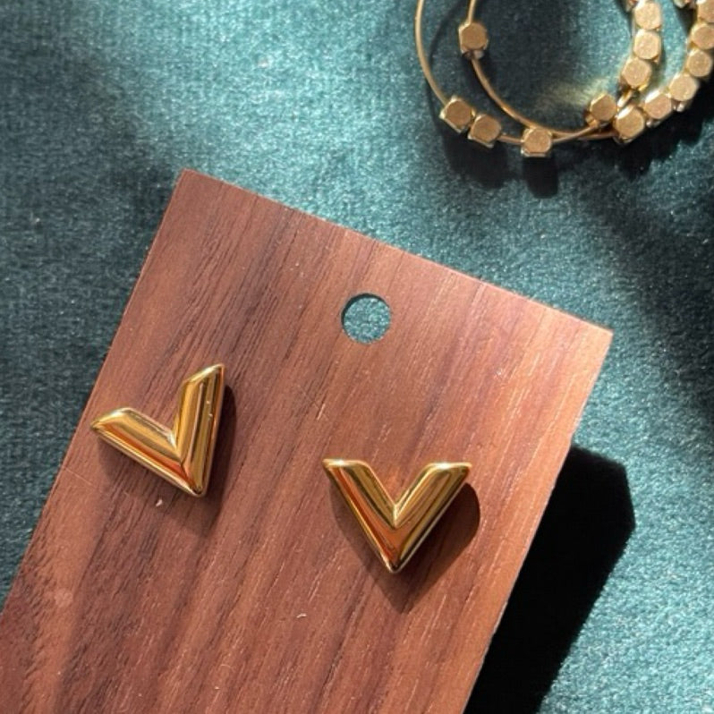 【Triumphal Arch Glory】Urban Angle 316L Titanium Steel Geometric V-shaped Stud Earrings