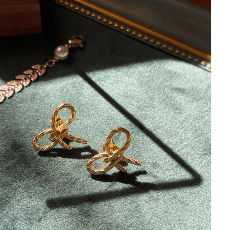【Urban Knot｜Dimensional Bow Stud Earrings】CityCape© 316L Titanium Steel｜18K Gold｜Hypoallergenic Design