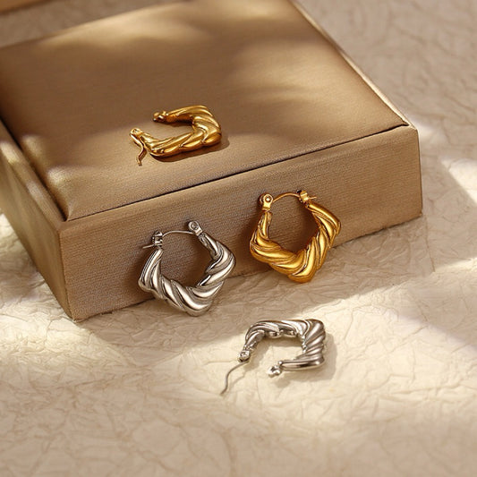 【Urban Drape｜Flowing Pleated Hoop Earrings】CityCape© 316L Titanium Steel｜18K Gold / Original Steel Color｜City Sculpture Collection