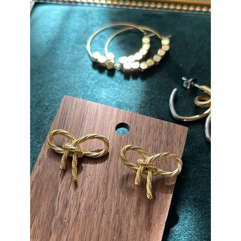 【Urban Knot｜Dimensional Bow Stud Earrings】CityCape© 316L Titanium Steel｜18K Gold｜Hypoallergenic Design