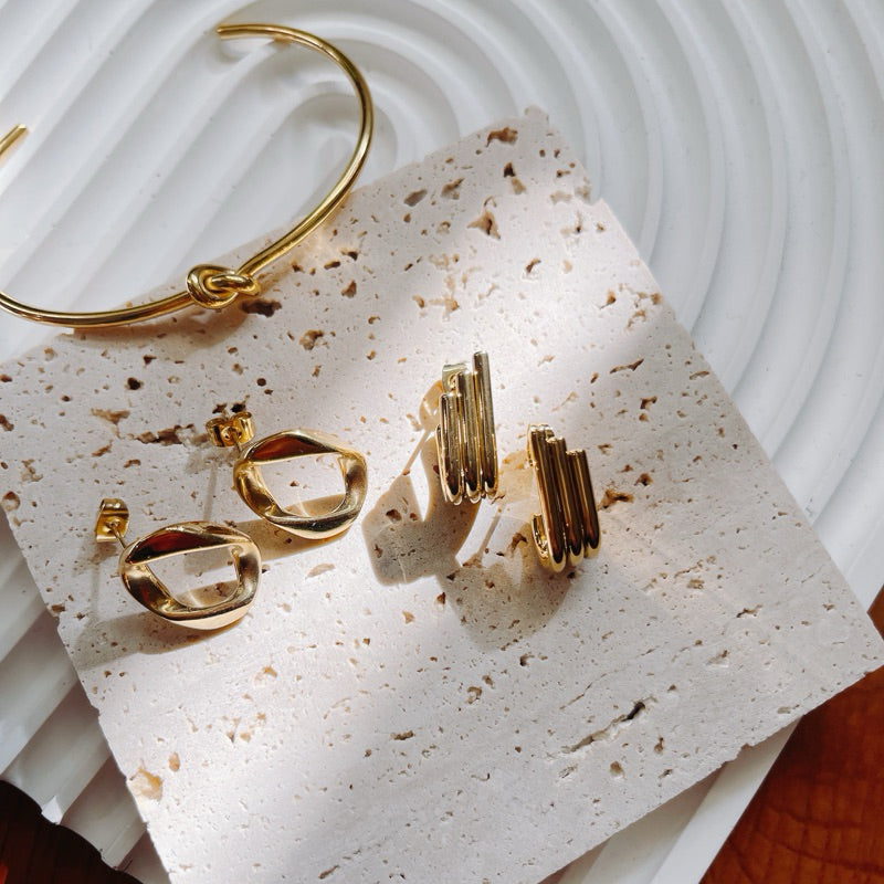 [Urban Layers｜Multi-Layer U-Shaped Stud Earrings] CityCape© 316L Titanium Steel｜18K Gold｜Hypoallergenic Design
