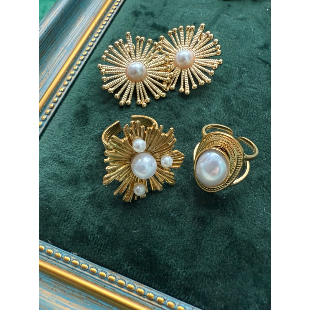 [Modern Style] Urban Soleil | 316L Titanium Steel Sunflower Earrings | Vintage Gold Design