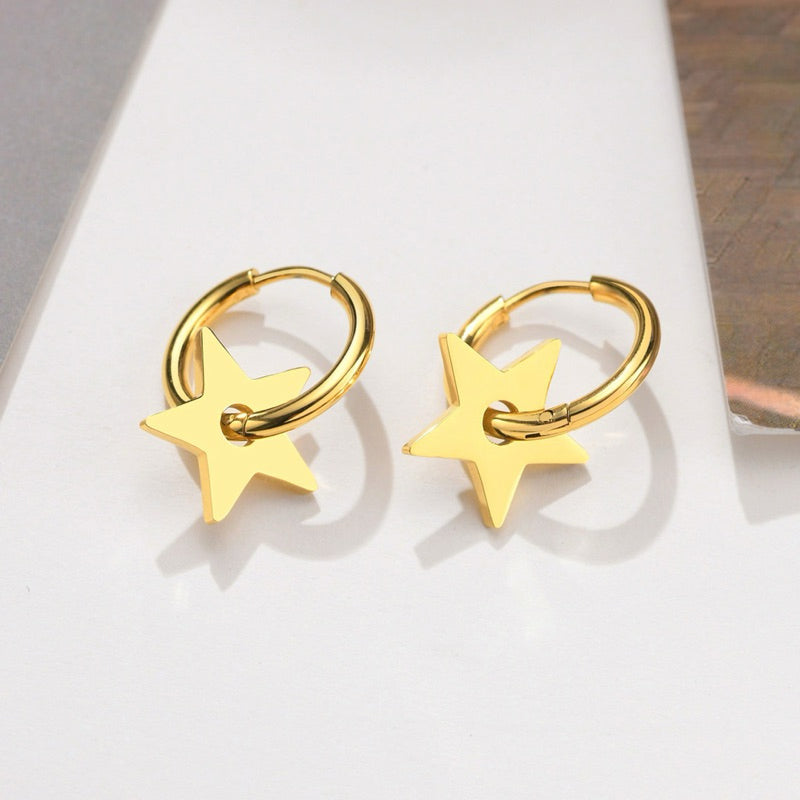 【Urban Lucky Star｜城市幸運星圈耳環】  CityCape© 316L 鈦鋼｜18K金色｜城市星光系列