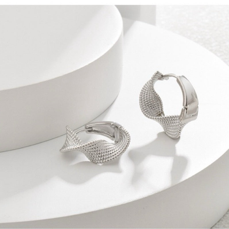 【羅馬伸展台】Structure Wave 316L 鈦鋼立體扭轉耳環｜冷銀金屬結構