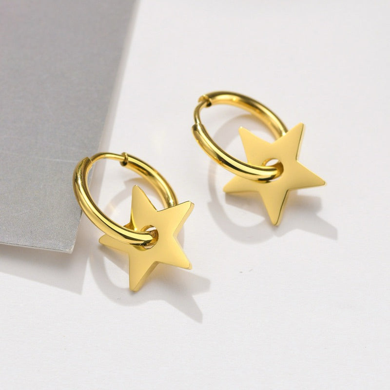 【Urban Lucky Star｜城市幸運星圈耳環】  CityCape© 316L 鈦鋼｜18K金色｜城市星光系列