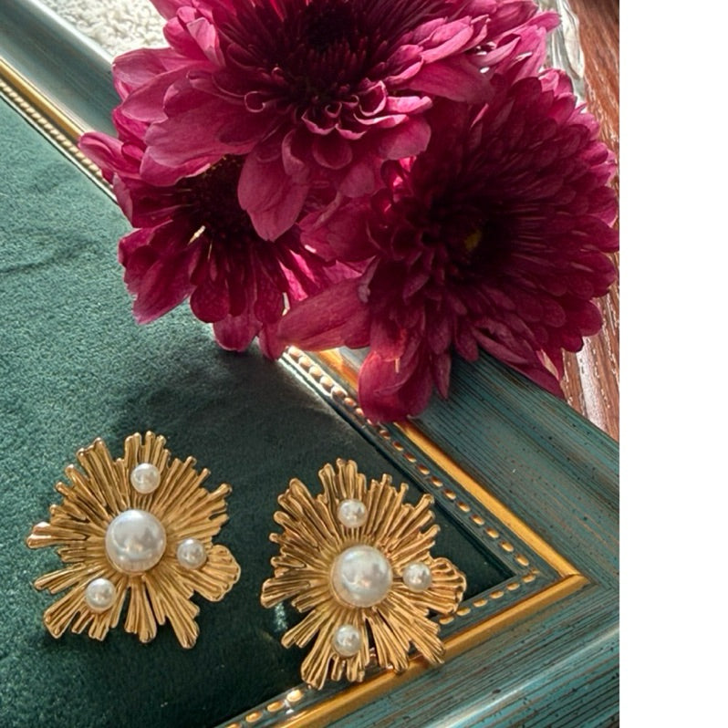 【Dancing in the Flowers】Urban Bloom 316L Titanium Steel Radiant Flower Earrings | 18K Gold Plated Pearl Design