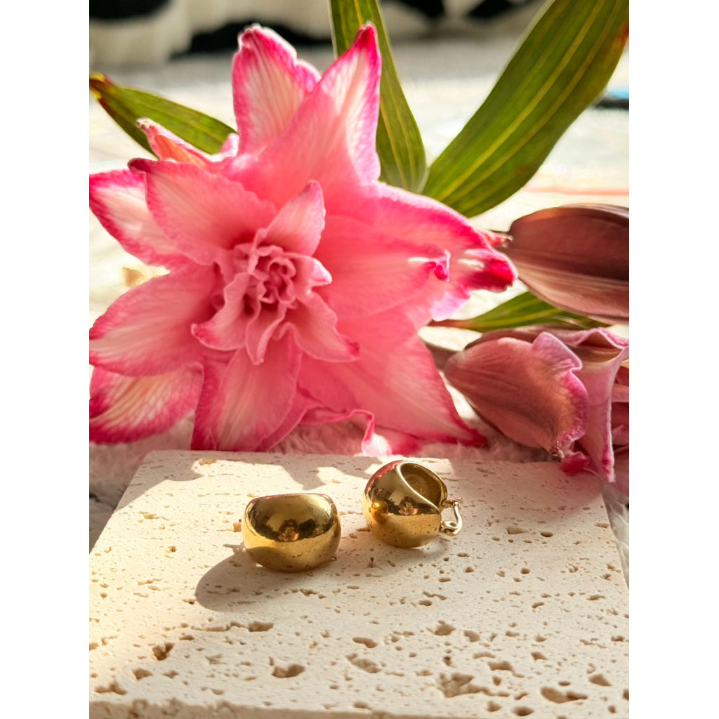 【厚金幻月】Urban Relic 316L 鈦鋼立體圓扣耳環｜18K 鍍金放射紋理