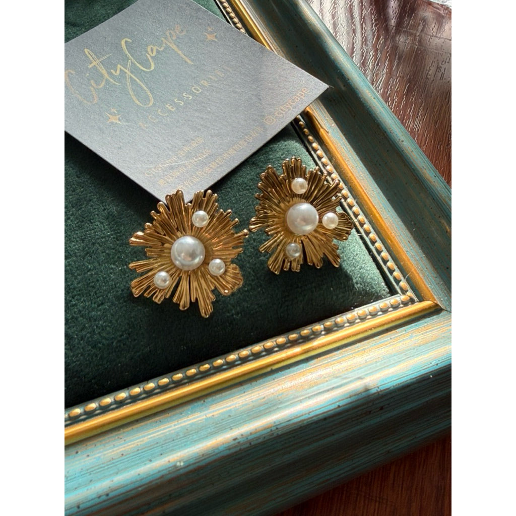 【Dancing in the Flowers】Urban Bloom 316L Titanium Steel Radiant Flower Earrings | 18K Gold Plated Pearl Design